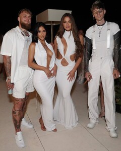 Kim-Kardashian-Feet-8018963.jpeg