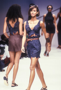 Krizia1991WomenRTW30.thumb.jpg.1d504bd886a14a29a0e02e9d0f4877ba.jpg