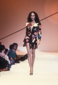 Krizia1991WomenRTW71.thumb.jpg.fc8c5da4d120c0d3e9a6693b433000df.jpg