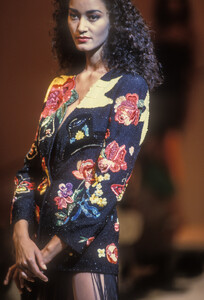 Krizia1991WomenRTW72.thumb.jpg.27108a2f3068096c49e41575796f972f.jpg