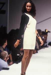 Krizia1991WomenRTW74.thumb.jpg.ffc2c3403e50166761d4c7b86b32fdbe.jpg