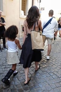 Kylie-Jenner---Leaving-Dal-Moros-restaurant-in-Venice-05.jpg