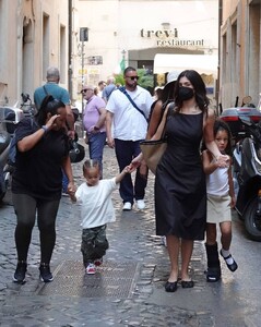 Kylie-Jenner---Leaving-Dal-Moros-restaurant-in-Venice-36.jpg