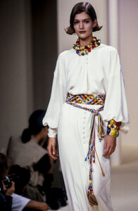 Lanvin1989WomenRTW25.thumb.jpg.317c90df1c1c5a32e8da82c75484a19a.jpg