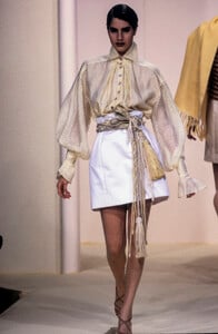Lanvin1989WomenRTW28.thumb.jpg.8794e6359a73eeb2abf5405d02213a62.jpg