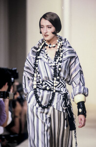 Lanvin1989WomenRTW8.thumb.jpg.8bc8f3af8c89c1e18a420796b2c9df94.jpg