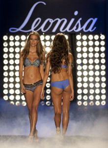 Leonisa-Colombiamoda-2014-6.thumb.jpg.af6e81b98c3c4039d85364f040d933f9.jpg