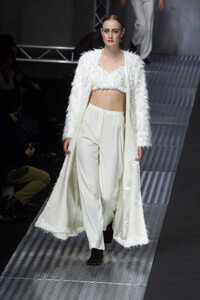 LucianoSoprani2000WomenRTW1.thumb.jpg.86e01cddab383e411600a700e4575d21.jpg