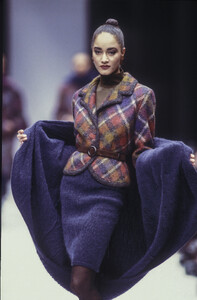Missoni1988WomenRTW56.thumb.jpg.9a58450c933f4e0d1e26b14ef008196b.jpg