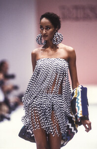 Missoni1991WomenRTW109.thumb.jpg.7585dd5e185f3dd7947da86a11c5f61e.jpg