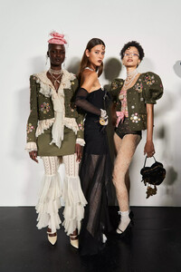 MoschinobksS24098.thumb.jpg.b8b4cab6479b2b83ec00a9a84e961dd7.jpg