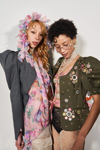 MoschinobksS24100.thumb.jpg.8ff56691418bf537c8bd0f3fad546d58.jpg