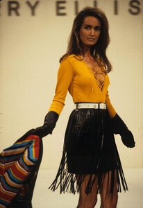 Perry-Ellis-SS-1992-3.thumb.jpg.f16db5c5d6f4595ebe8d2d1eb60e8b27.jpg