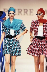 Pierre_Balmain_SS1989_Perine_Fernando_01.thumb.jpg.5742c7c29372ac2f1bb74fe61ce92f2d.jpg