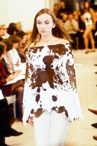 Prada1991WomenRTW46.thumb.jpg.9568fa1d1cc57c4b2cd21402ea70d309.jpg