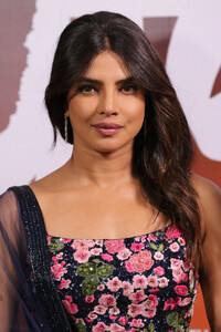 Priyanka_Malaysia_281029~36.jpg