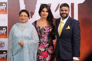 Priyanka_Malaysia_281129~35.jpg