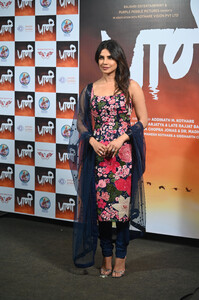 Priyanka_Malaysia_281529~26.jpg