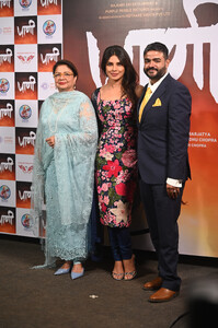 Priyanka_Malaysia_281829~27.jpg