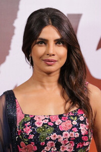 Priyanka_Malaysia_282829~19.jpg