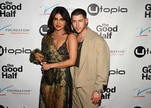 Priyanka_Malaysia_282929~16.jpg
