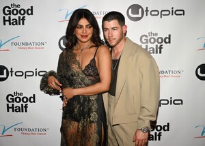 Priyanka_Malaysia_283129~14.jpg