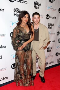 Priyanka_Malaysia_28329~40.jpg
