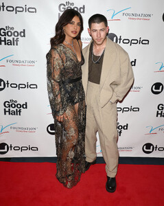 Priyanka_Malaysia_283729~13.jpg