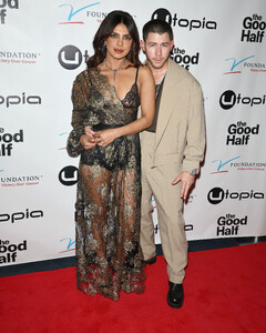 Priyanka_Malaysia_283929~12.jpg