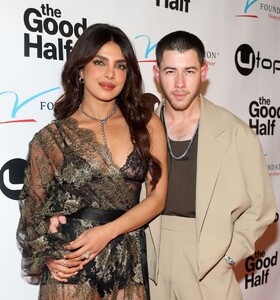 Priyanka_Malaysia_28529~38.jpg