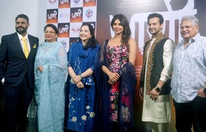 Priyanka_Malaysia_28629~40.jpg
