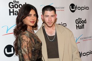 Priyanka_Malaysia_28729~36.jpg