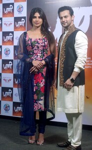 Priyanka_Malaysia_28729~39.jpg