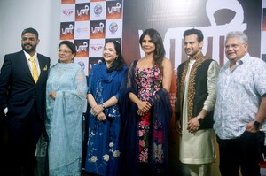 Priyanka_Malaysia_28829~38.jpg