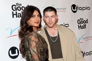 Priyanka_Malaysia_28929~35.jpg
