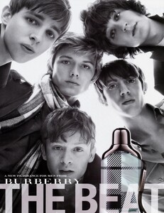 Sims_Burberry_The_Beat_Fragrance_2009_01.thumb.jpeg.83ab3dc9ef338f35c469d52fd506a510.jpeg