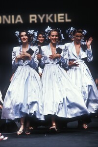 SoniaRykiel1989WomenRTW58.thumb.jpg.6ce39995ad47f73b1bdc962de8d3e579.jpg
