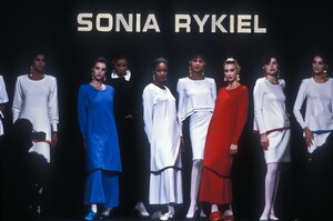 Sonia_Rykiel_SS1989_Cristiana_Mucci_01.thumb.jpg.cc0947e725abaa51dfb6d368e949b25e.jpg