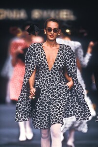 Sonia_Rykiel_SS1989_Cynthia_Anthonio_02.thumb.jpg.102af298d1db1f90ac8ea0c4ec07afa5.jpg