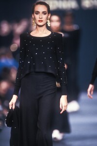 Sonia_Rykiel_SS1989_Cynthia_Anthonio_04.thumb.jpg.18165c4ef3c2fce9ebe3b1f040288dbf.jpg