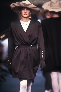 Sonia_Rykiel_SS1989_Olatz_Lopez_01.thumb.jpg.c0aea876f3c36811beb933070878aae0.jpg