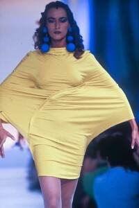 ThierryMugler1989WomenRTW35.thumb.jpg.6d4c31b00947e00d35f8843f11a04329.jpg