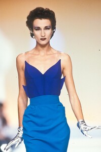 Thierry_Mugler_SS1989_Violetta_Sanchez_02.thumb.jpg.65b8919034247e64ace19dbf31fcc952.jpg