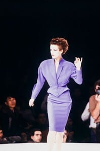 Thierry_Mugler_SS1989_Violetta_Sanchez_04.thumb.jpg.30ba856668bf8a76621e62fd9de6a0fb.jpg