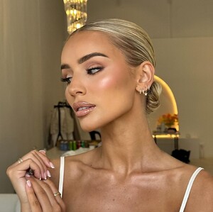 UD_monicamazevskimakeup_3357540795955191986_1522730585_19_08_2024.jpg