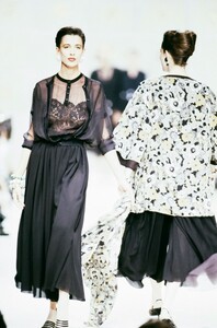 ValentinoSS1989_02.thumb.jpg.57cd0ad9b065169cf6c139e9889959e5.jpg