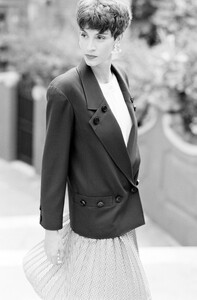 Valentino_Resort_1988_Susanna_Linsmayer_034.thumb.jpg.f8c0cbf15e0b02ed27ac424947682b3c.jpg