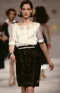Valentino_SS1989_Cathy_03.thumb.jpg.a9612efb6f22fd740d7659bbf14081ef.jpg