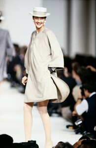 Valentino_SS1989_Claire.jpg