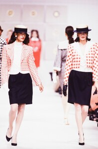 Valentino_SS1989_Marpessa_01.jpg